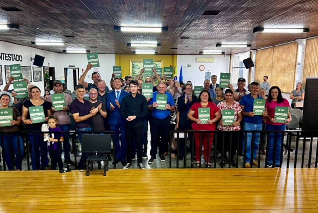Programa Lar Legal entrega 484 títulos de propriedade a famílias em Santa Catarina
