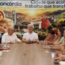 Reunião entre Executivo e Legislativo aborda propostas administrativas e ações de governo