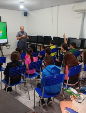 Programa de educação para o trânsito atende alunos em Itajaí e prevê certificação no fim de abril