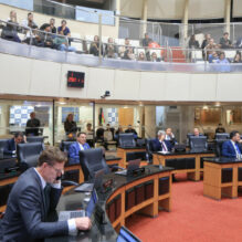 Segurança pública e ressarcimento de recursos pautam debates na sessão plenária da Alesc