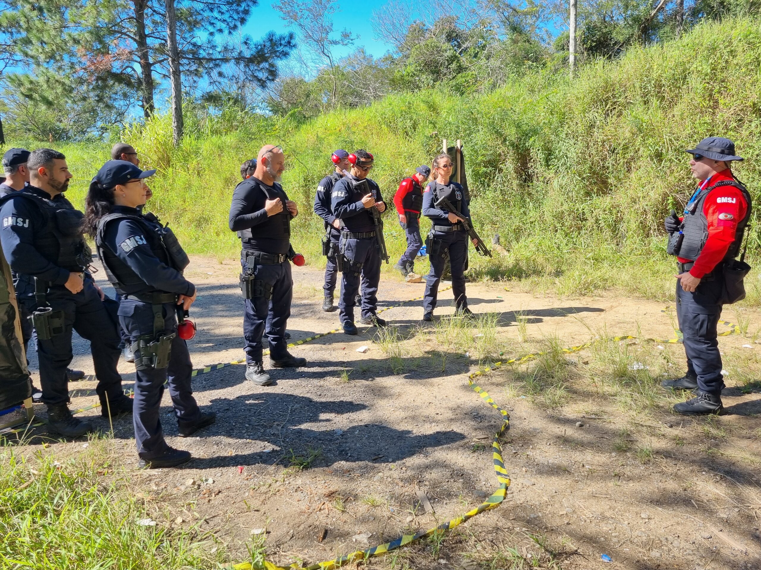 Guarda Municipal de São José realiza treinamento com pistolas e espingardas