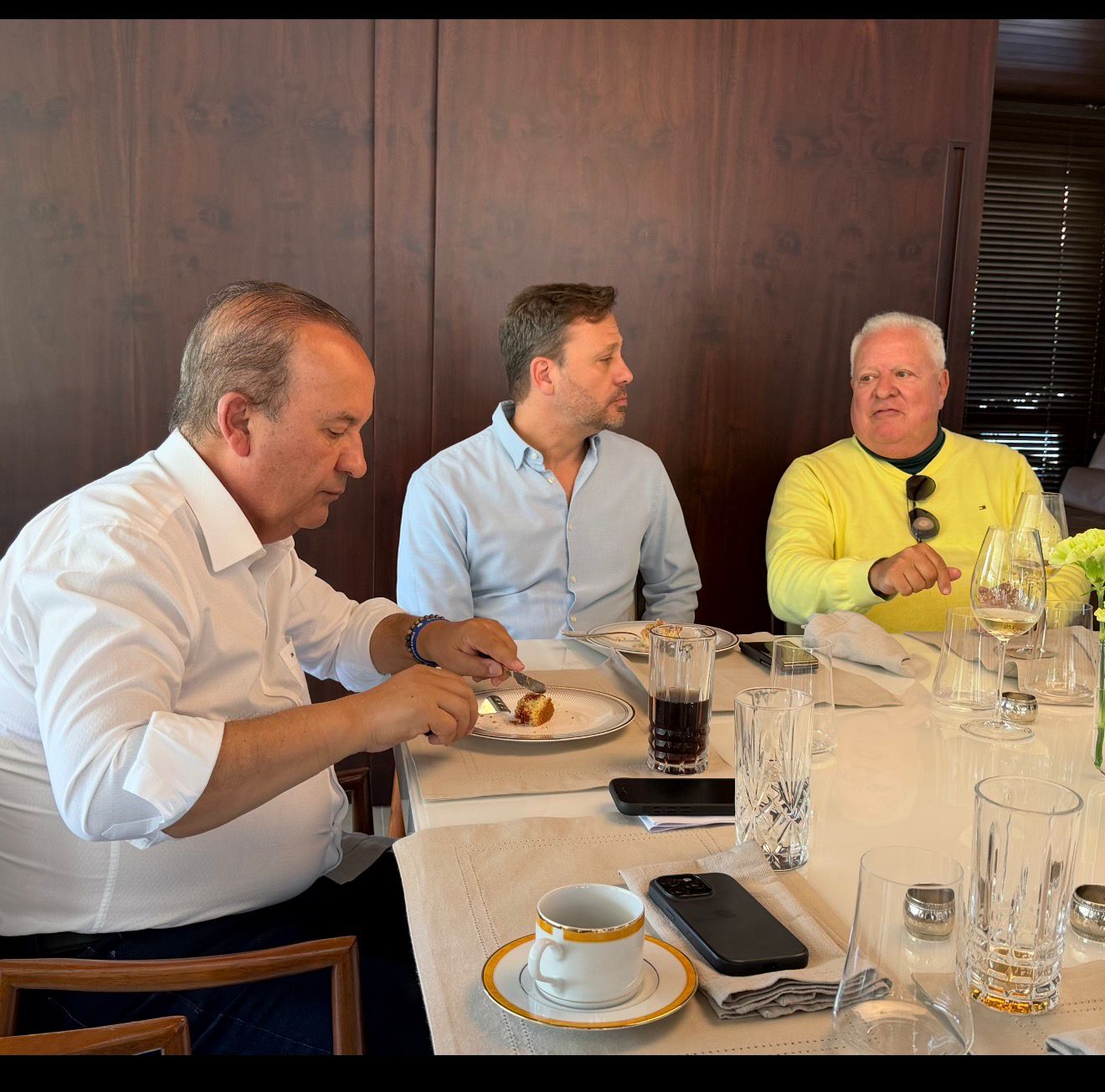 EXCLUSIVO: Jorginho e Adriano selam reação à crise; saiba os detalhes. Carlos Bolsonaro pode ser atrapalhado por Flávio; MDB organiza eventos com Rodrigues — e outros destaques.