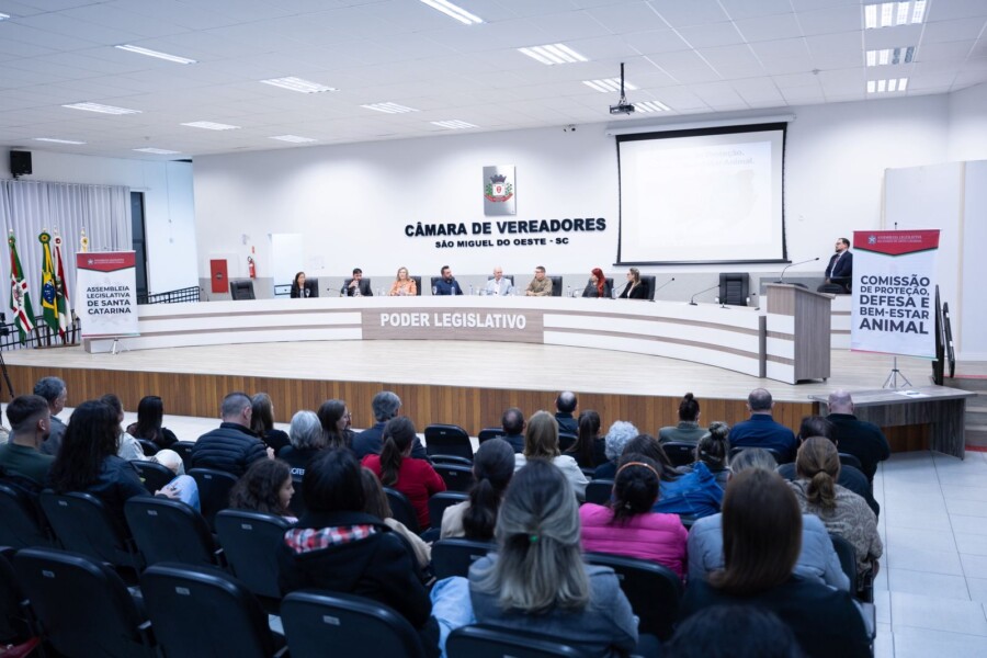 Audiência pública da Alesc debate políticas de proteção animal em São Miguel do Oeste
