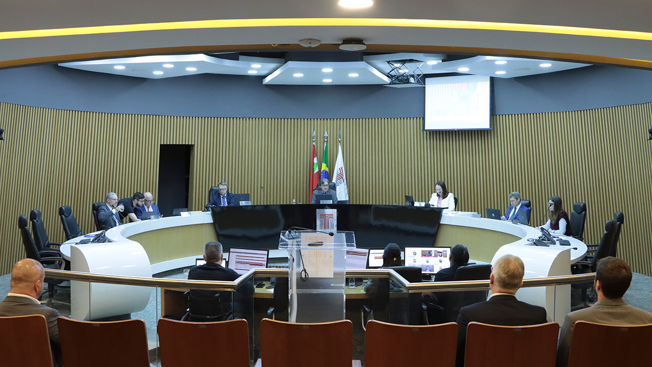 TCE/SC realiza primeira sessão presencial da Primeira Câmara após reestruturação administrativa