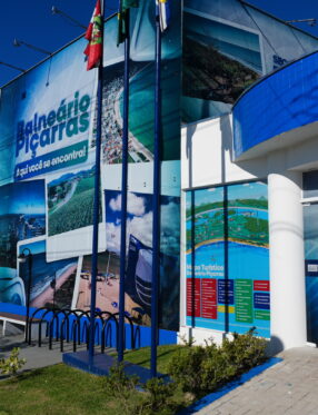 Balneário Piçarras entrega primeira etapa de reforma da Secretaria de Turismo