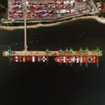 Crescimento da cabotagem no Porto Itapoá evita emissão de 259 mil toneladas de CO₂