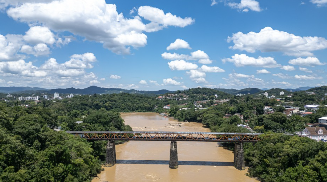 Reforma da Ponte do Salto altera trânsito e interdita passarela em Blumenau