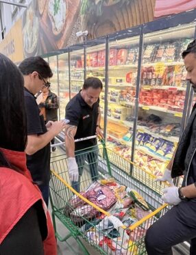 Procon apreende alimentos impróprios para consumo em supermercados de São José