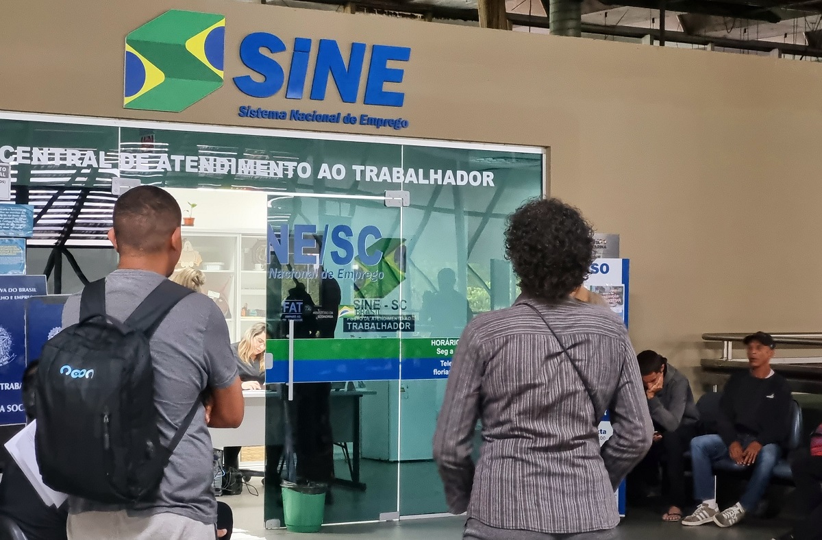 Feirão do Sine oferece mais de mil vagas de emprego na Grande Florianópolis
