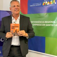 Paulo Eccel lança livro sobre fim da escala 6×1