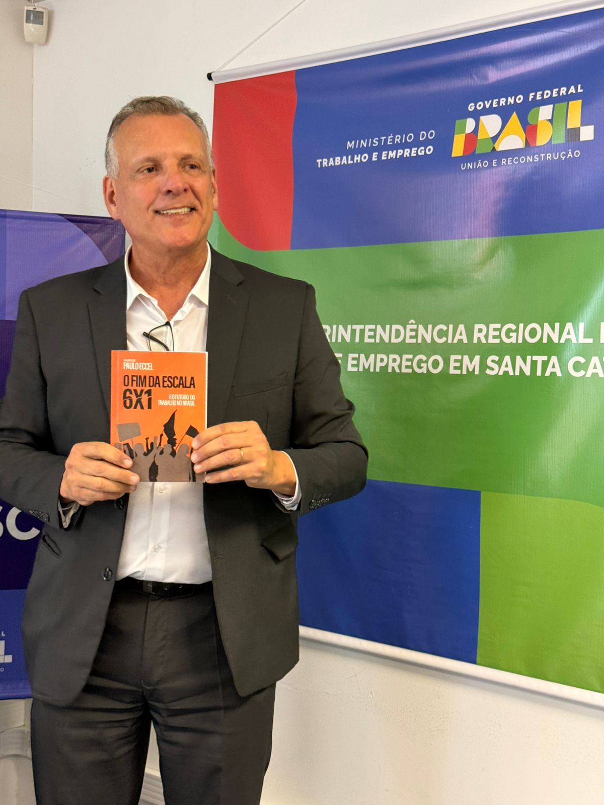 Paulo Eccel lança livro sobre fim da escala 6×1