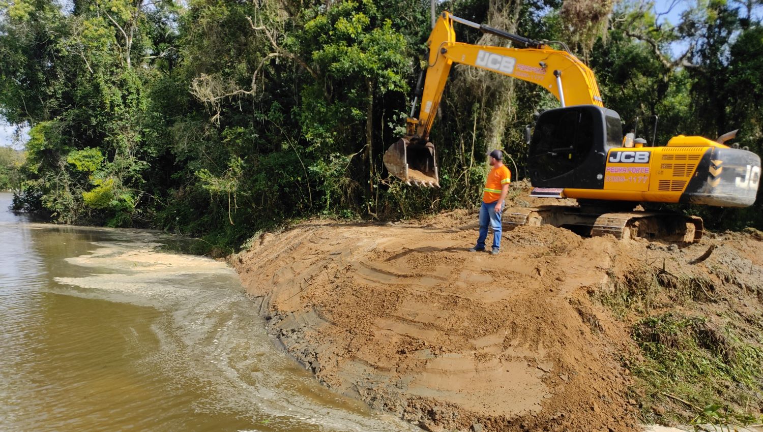 Santa Catarina investe R$ 227 milhões em limpeza de rios para reduzir risco de enchentes