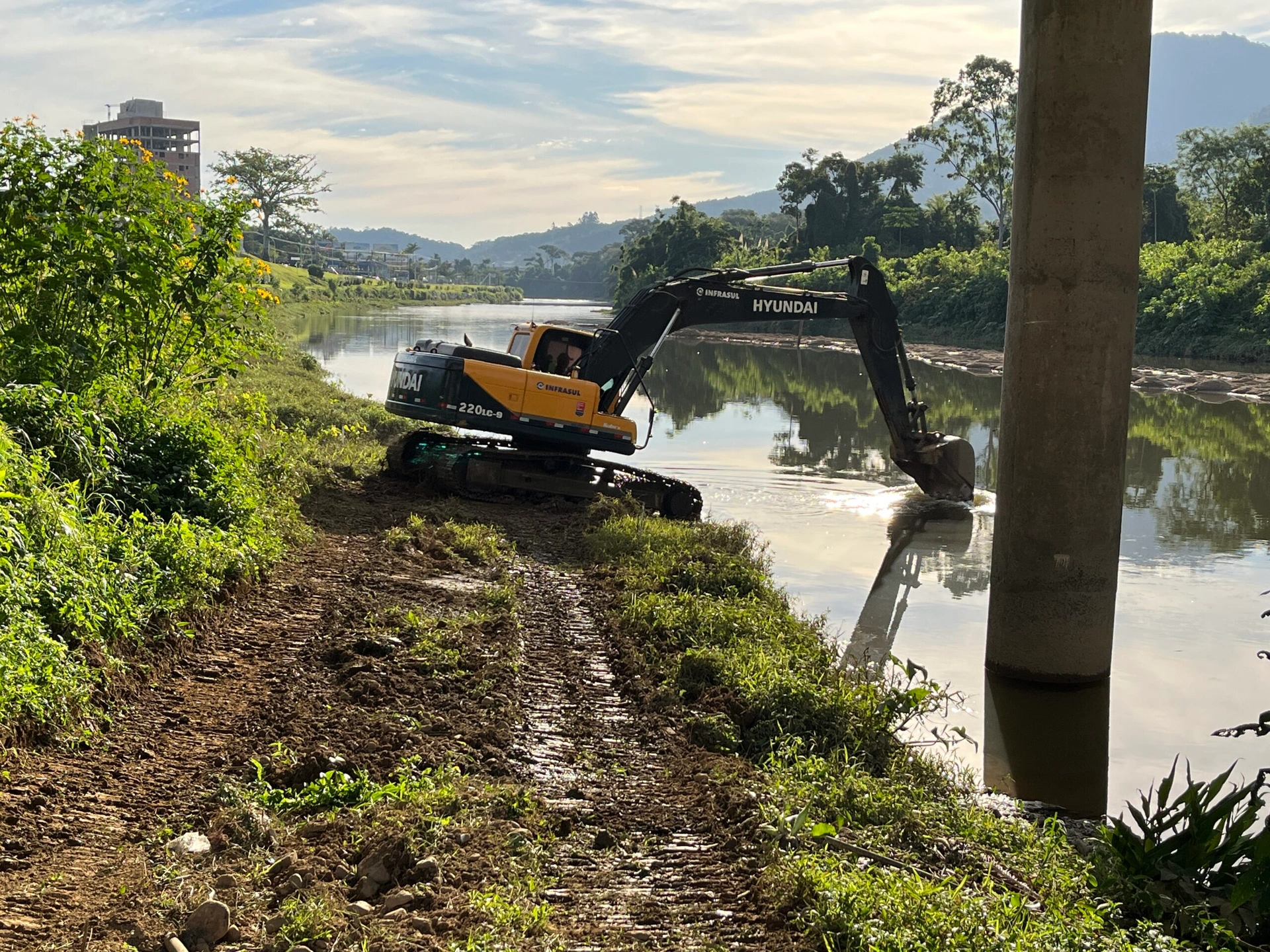 Jaraguá do Sul amplia ações preventivas em rios e córregos diante da previsão de chuvas intensas