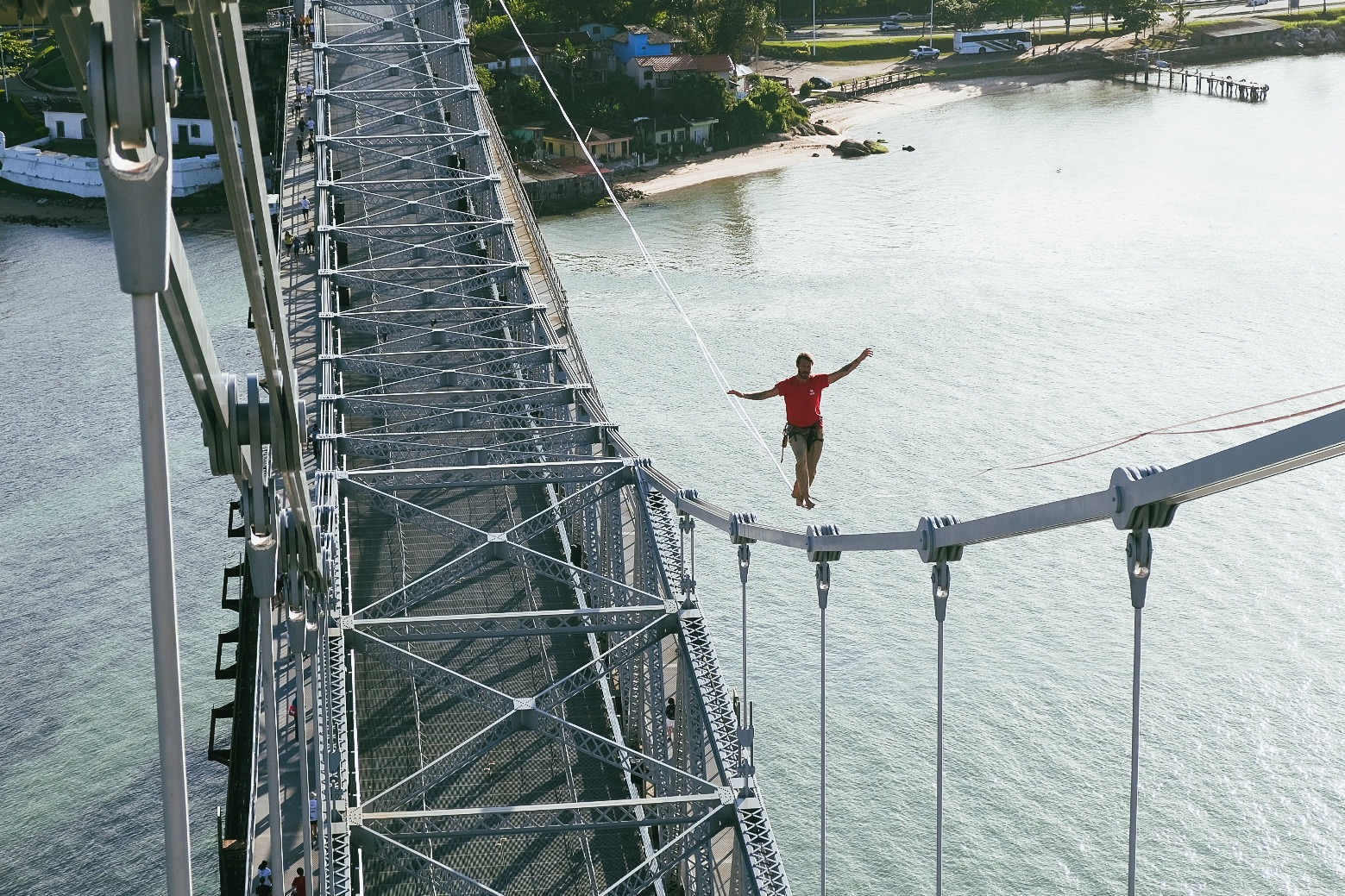 Rafael Bridi tentará recorde mundial de highline na Ponte Hercílio Luz, em Florianópolis