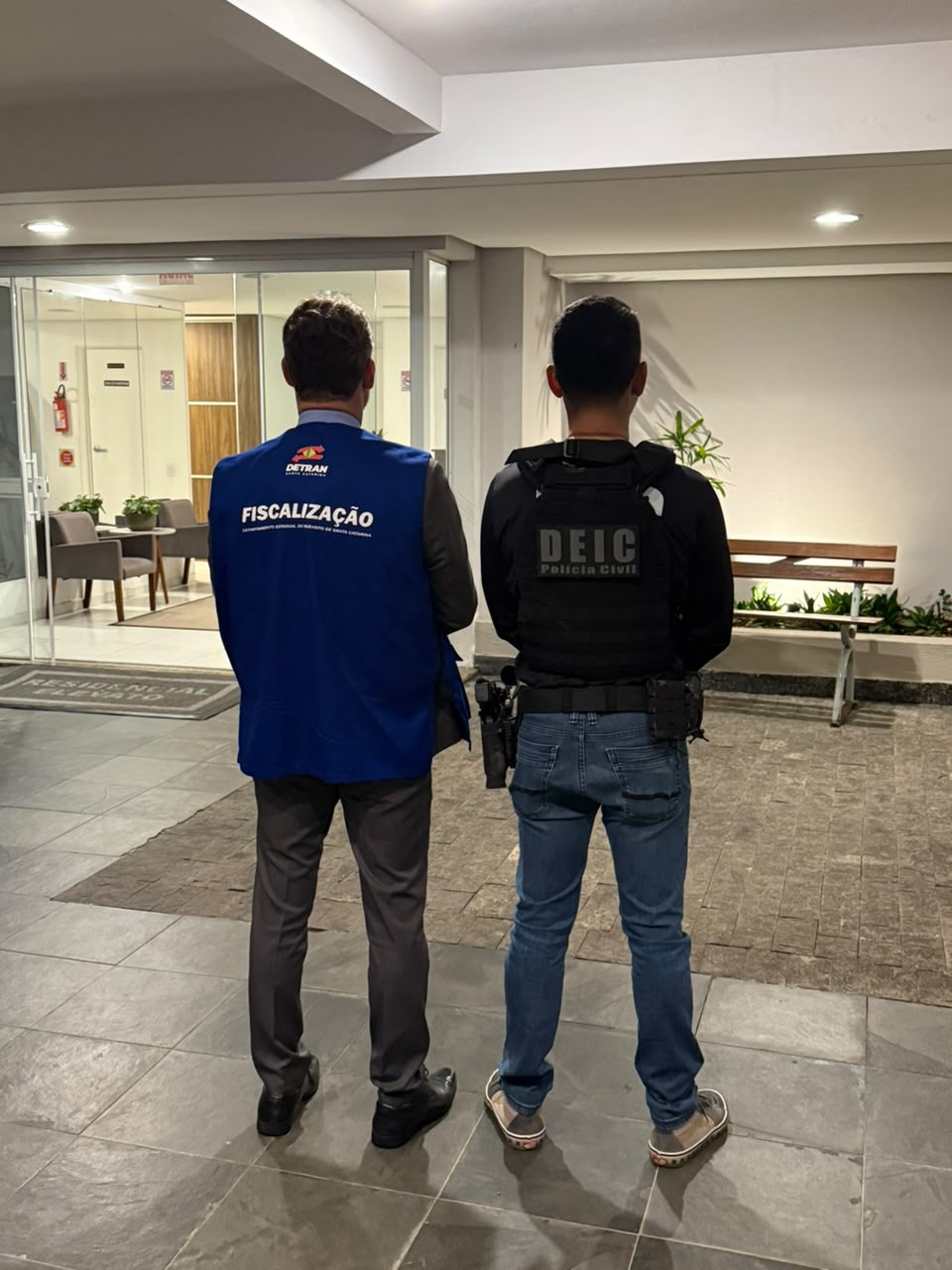 Operação “Efeito Dominó” apura supostas fraudes e rachadinha em edital do Detran/SC