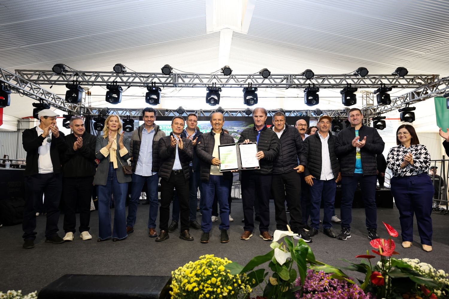 Governo anuncia repasses para obras urbanas e estradas rurais durante evento em Turvo