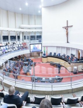 Deputados discutem veto europeu à carne brasileira e outros temas em sessão da Alesc
