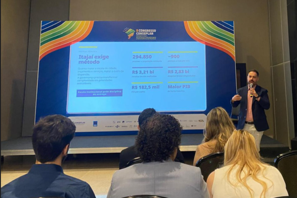 Itajaí apresenta experiências de gestão pública em congresso nacional em Brasília