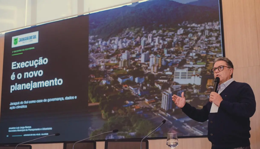 Jaraguá do Sul apresenta estratégia climática e ganha destaque em encontro nacional